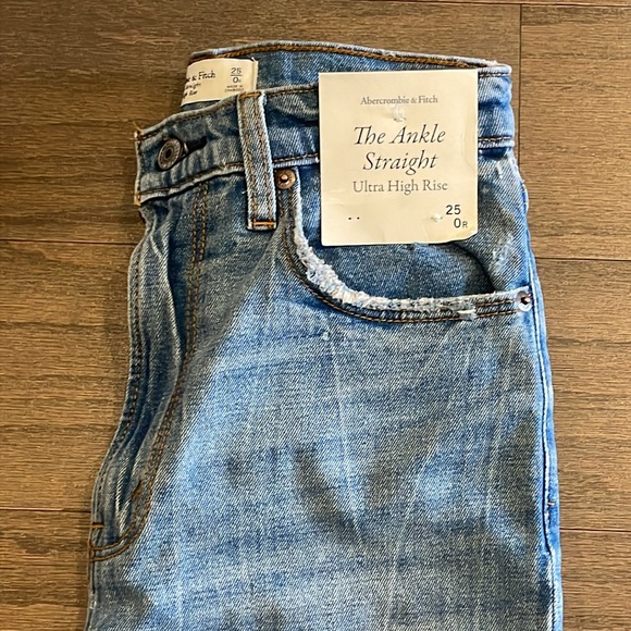 NWT Abercrombie and Fitch Ultra High Rise Destructed Ankle Straight J… - Picture 7 of 8